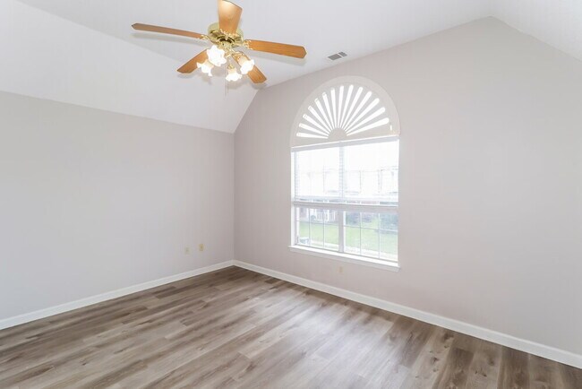 Building Photo - 784 Breeze Way