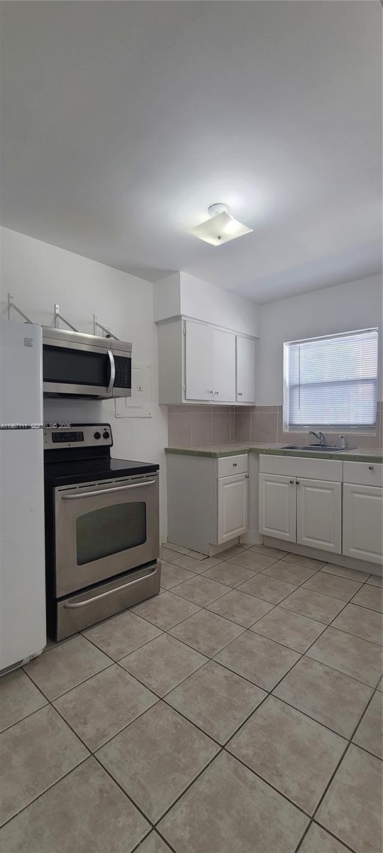 Building Photo - 2615 SW 22nd Ave