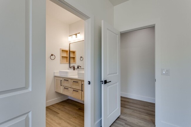 Building Photo - Warm, Modern & Welcoming — Beautiful 4 Bed, 3 Bath New Build