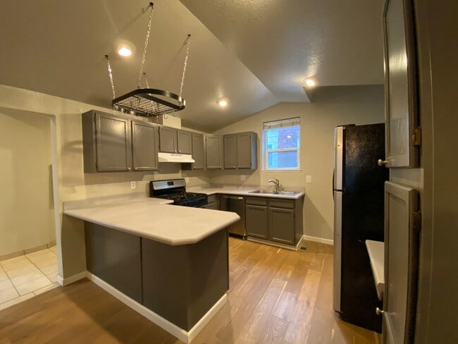 Building Photo - Beautifully Updated South Hill Home in Spo...