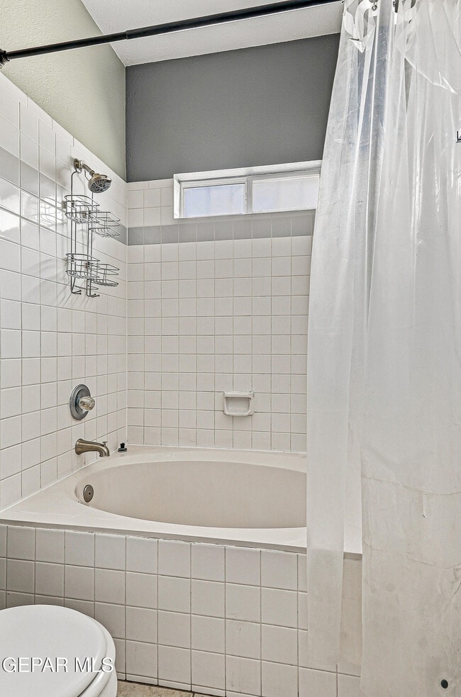 Building Photo - 4645 Loma De Plata Dr