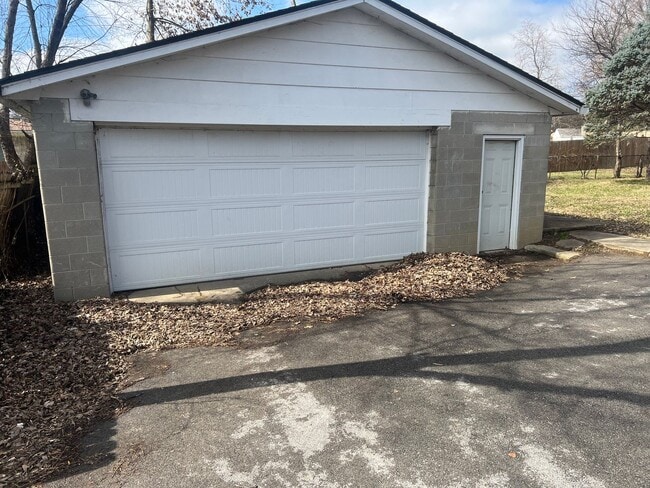 Building Photo - 4000 Churchman Ave