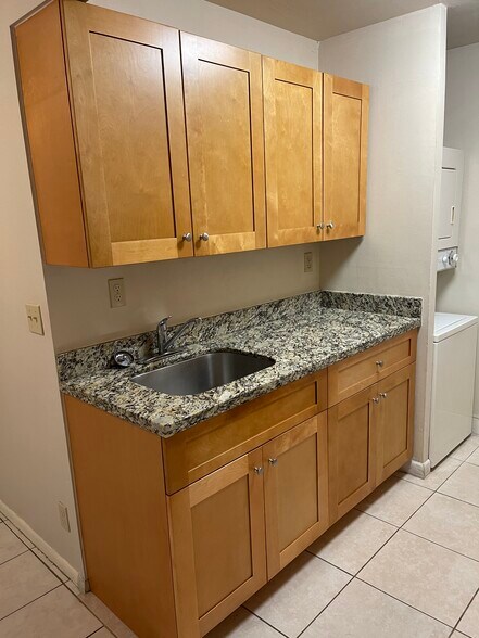 Building Photo - 10802 Royal Palm Blvd