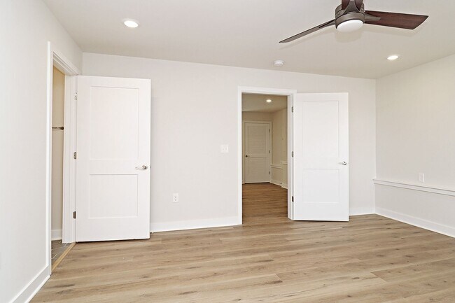 Building Photo - $1,000 Off 1st Month's Rent! Dog-Friendly End-Unit Apartment