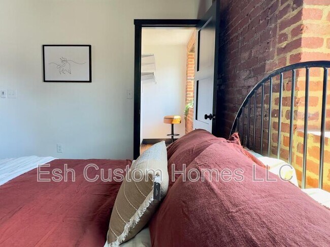 Building Photo - 437 W Grant St