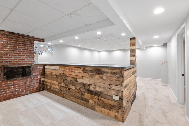 Building Photo - 8818 Fairway Dr