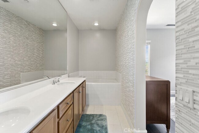 Building Photo - 44 Glenalmond Ln