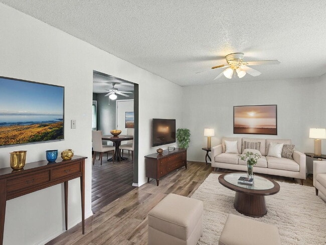 Building Photo - 600 N Cunningham St