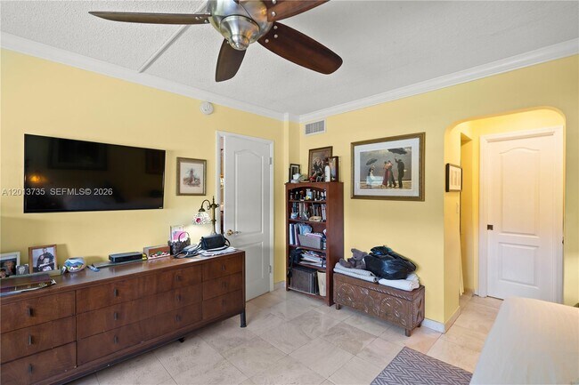 Building Photo - 2851 Leonard Dr