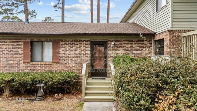 Building Photo - 305 Resort Dr