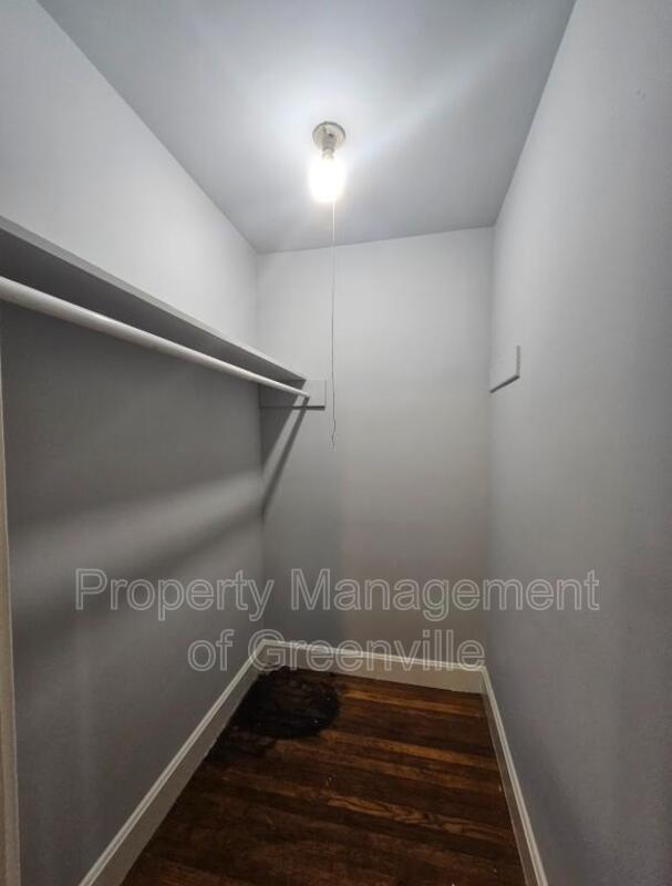 Building Photo - 117 White Oak Dr