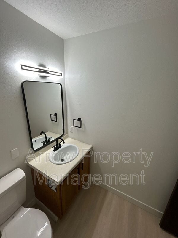 Building Photo - 215 E Arbor Ave