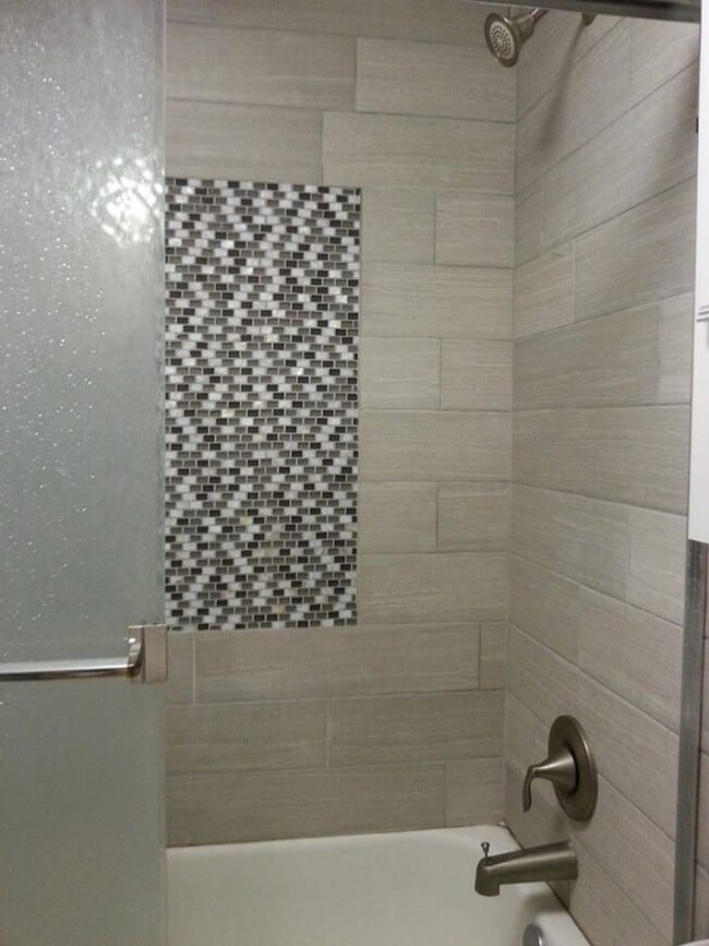 Building Photo - Modern 2 Bed/1 Bath row house with off-str...