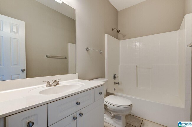 Building Photo - 1621 Old Cahaba Ct