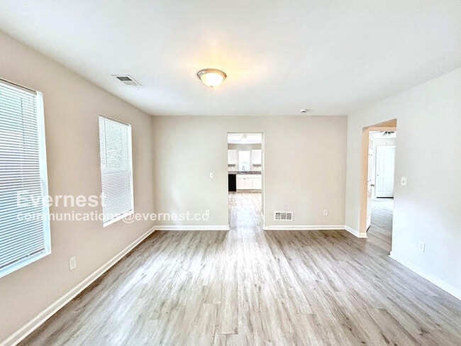 Building Photo - 915 Ridge Ave NW