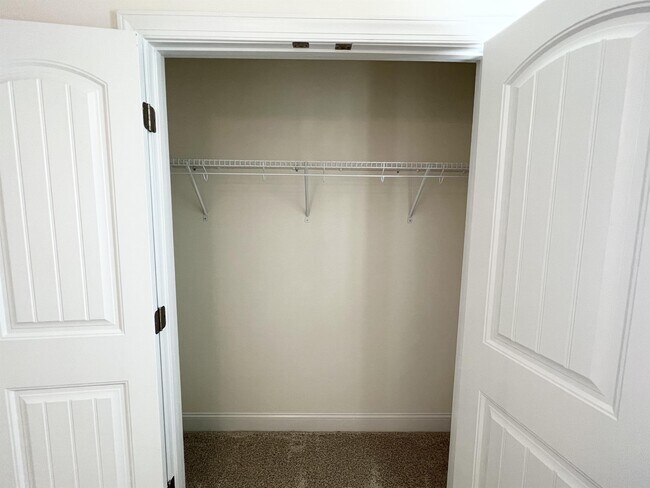 Building Photo - 324 Highview Dr