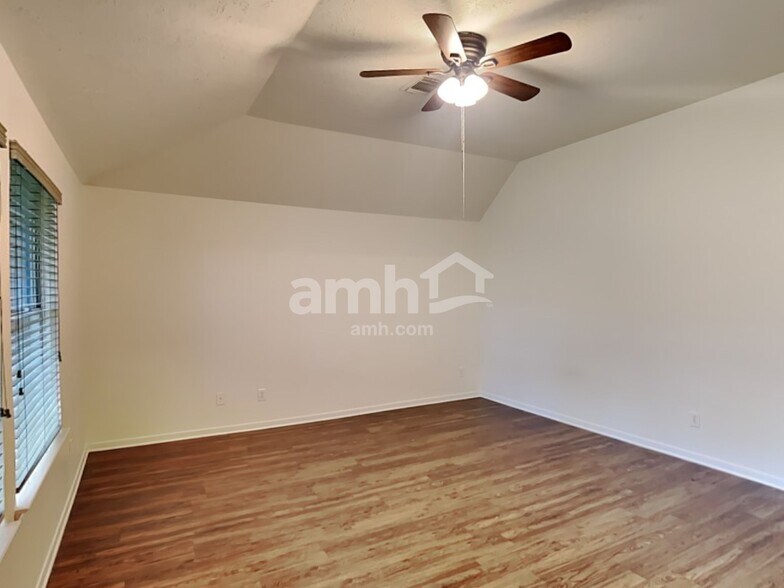 Building Photo - 802 Cherry Blossom Dr