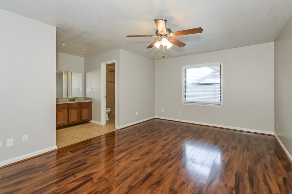 Building Photo - 4946 Irish Moss Dr S