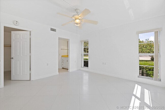 Building Photo - 1105 Bahama Bend