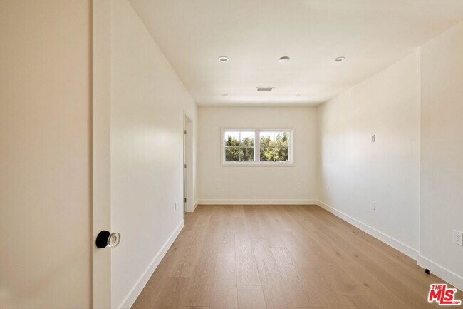 Building Photo - 308 S Highland Ave