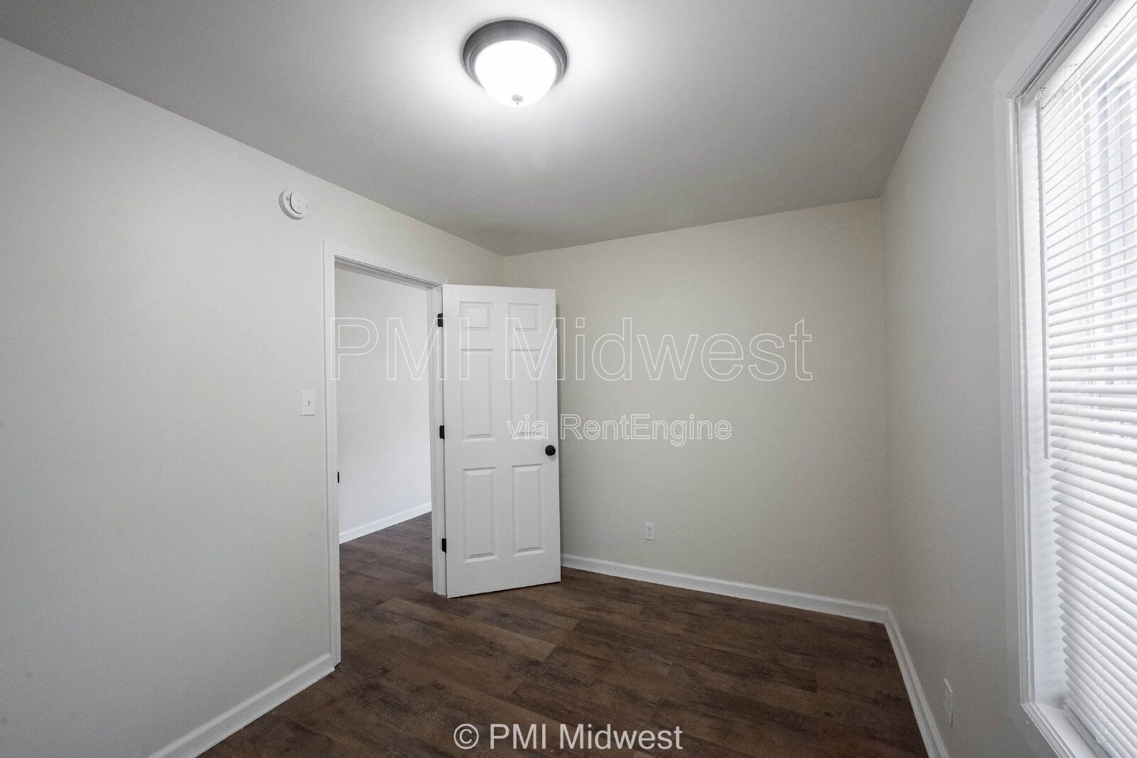 Building Photo - 512 N Chester Ave
