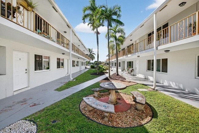 Building Photo - 1821 Middle River Dr