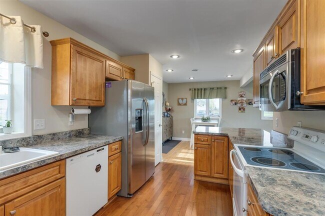 Building Photo - Stoughton House For Rent