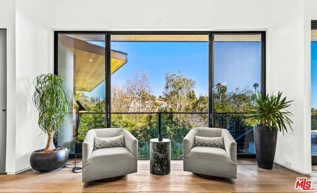 Building Photo - 727 N Beverly Glen Blvd