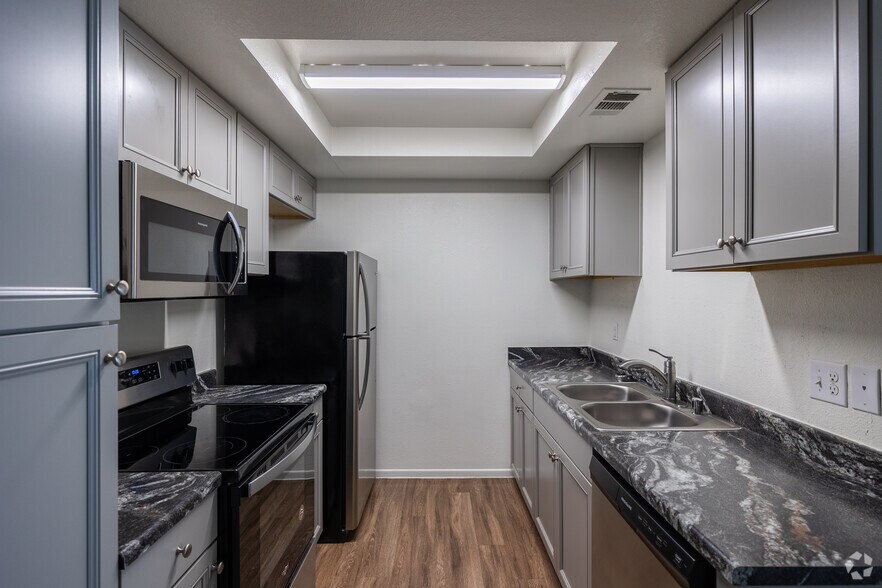 3 BR, 2.5 BA - Kitchen - Rainbow Gardens Townhomes