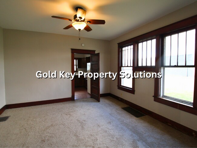 Building Photo - Huge 2 BR 1 BA with Garage and Covered Porch (NO SECTION 8)