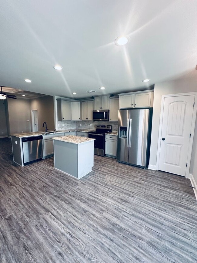 Building Photo - 604 Broderick Cir
