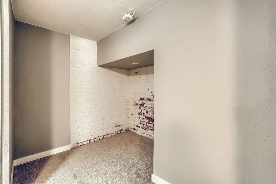 Building Photo - 2607 E 14th Ave