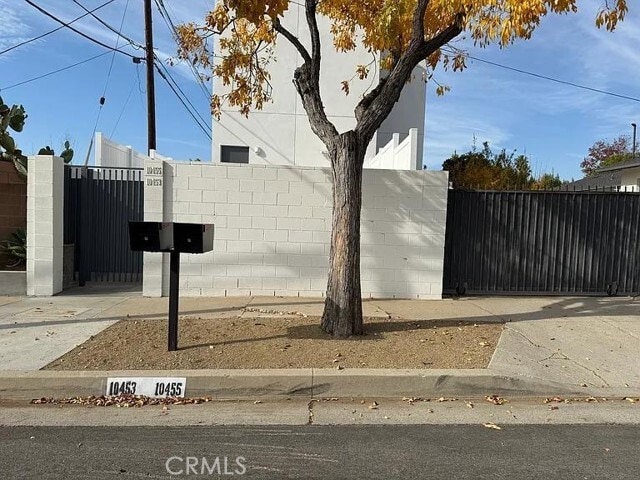 Building Photo - 10453 Etiwanda Ave