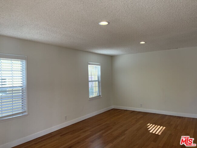 Building Photo - 10631 Tinker Ave