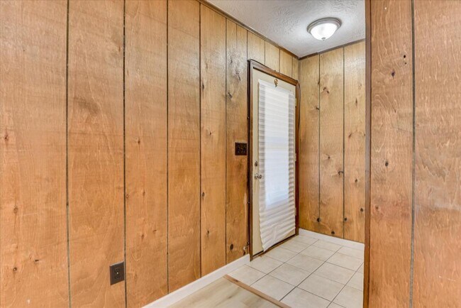 Building Photo - 3823 Fairington Dr