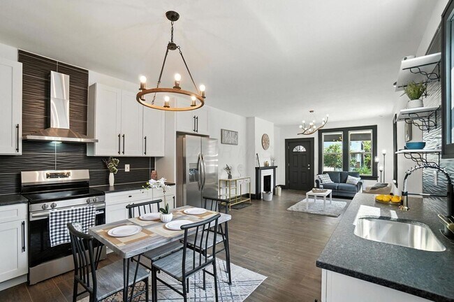 Building Photo - 887-889-889 E Livingston Ave