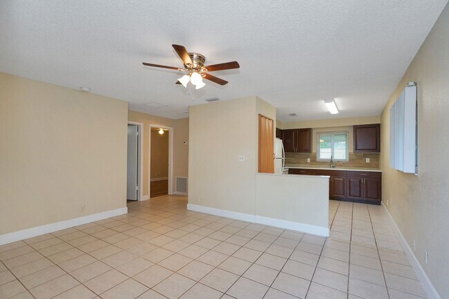 Building Photo - 2716 SW 46th St