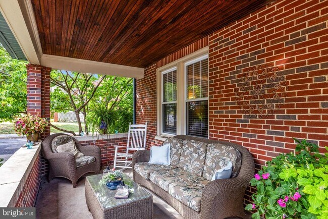 Building Photo - 420 W Cork St