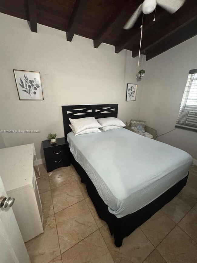 Building Photo - 3 bedroom in Miami FL 33169