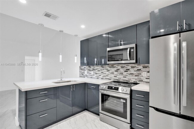 Building Photo - 1031 Adams Ave