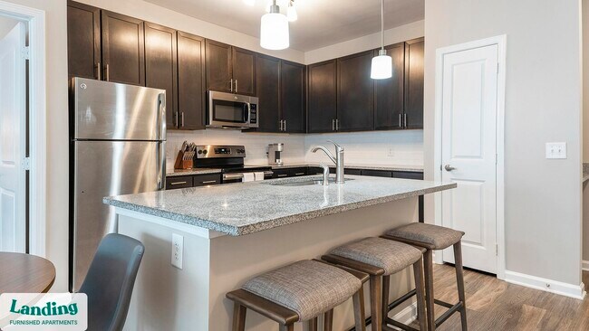 Building Photo - 915 Brentmoor Dr