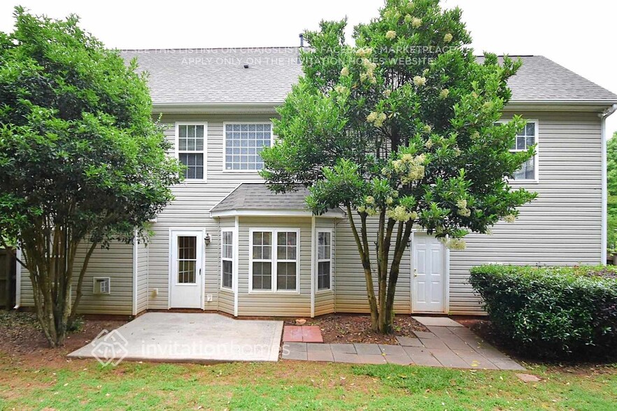 Building Photo - 9203 High Rock Dr