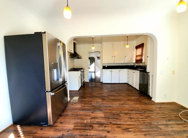 Kitchen - 2327 Midvale Ave