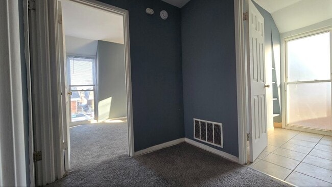 Building Photo - Spacious 3BR / 1.5BA Single-Family Home in Chicago – Available January 19