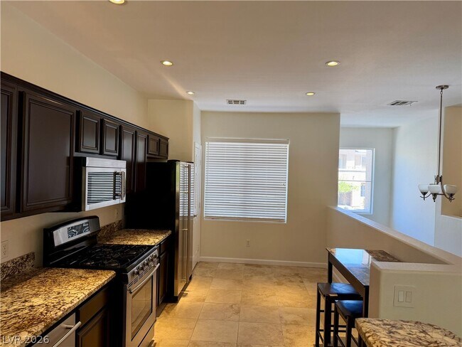 Building Photo - 704 Peachy Canyon Cir