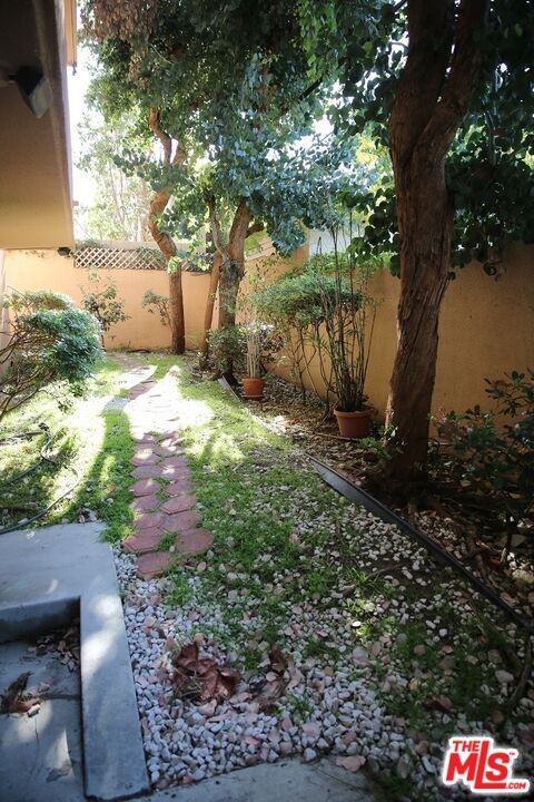 Building Photo - 4830 Elmwood Ave