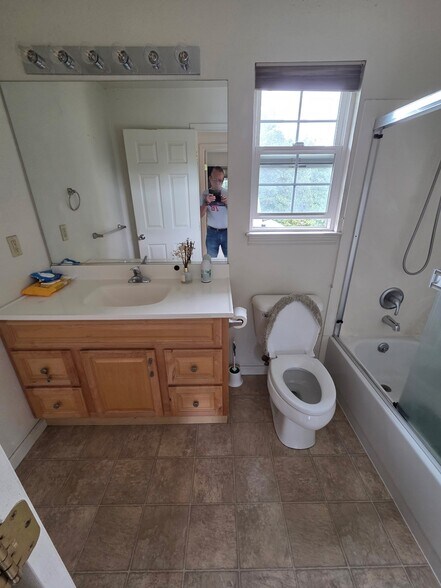 Bathroom - 5309 Pine Hollow Rd