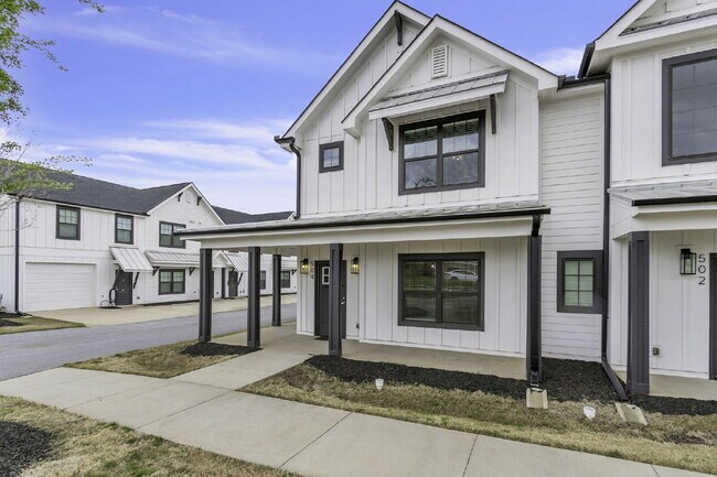 Building Photo - Charming 3-Bed, 2.5-Bath Townhouse Gem in Travelers Rest