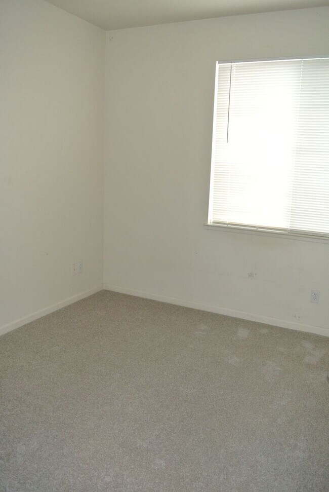 Building Photo - ** COMING SOON!!! ** Updated 4 Bedroom, 2 1/2 Bathroom House in Pittsburg Gated Community