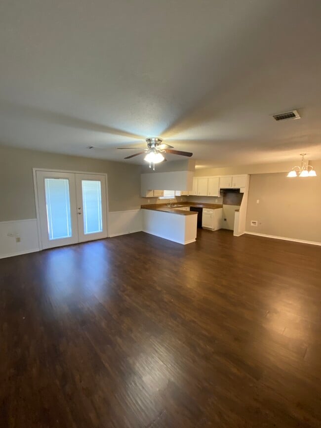 Building Photo - 3413 Vickie Dr
